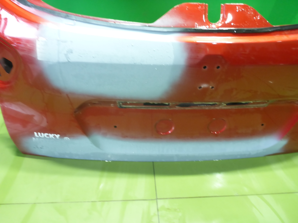 Дверь багажника