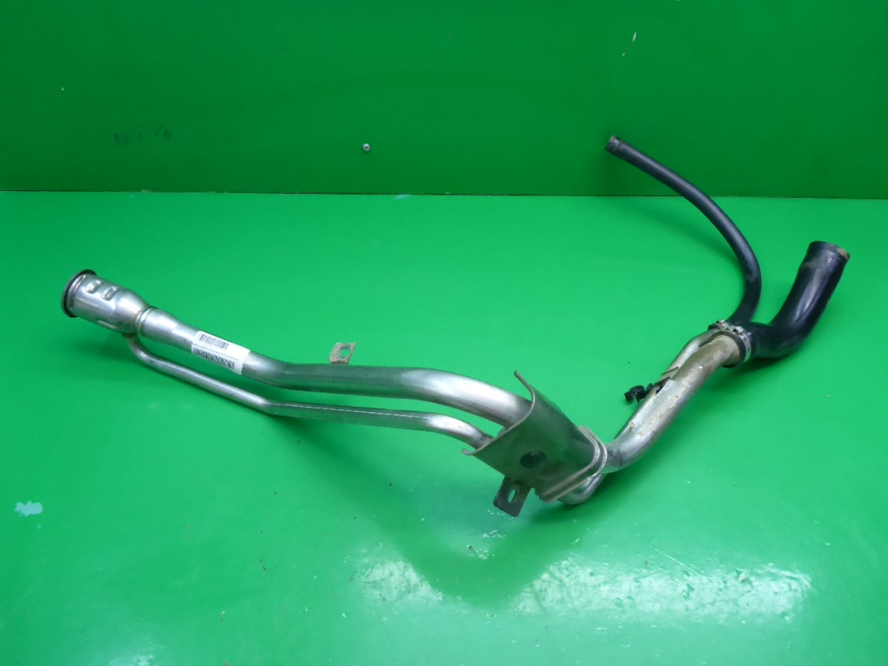 Горловина топливного бака