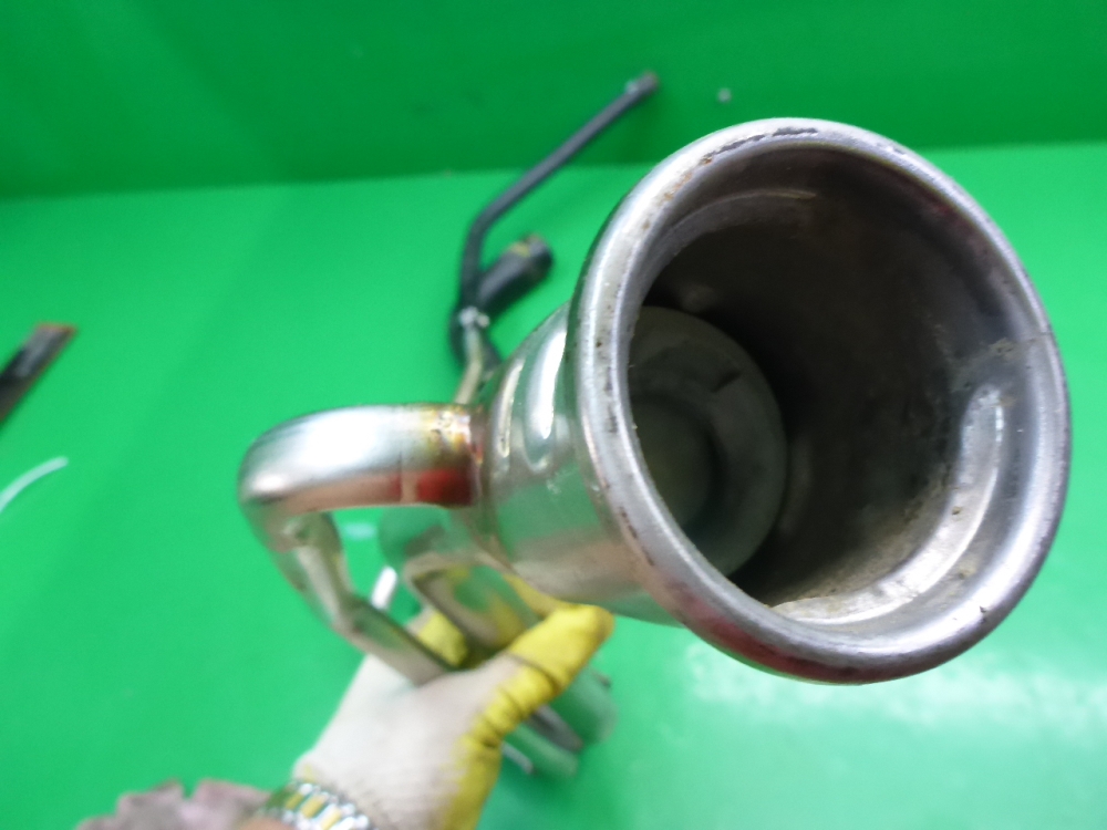 Горловина топливного бака