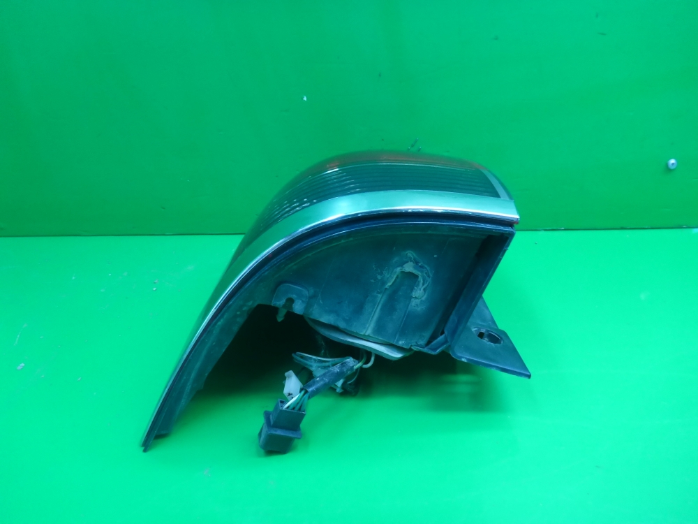 Фонарь задний наружный левый