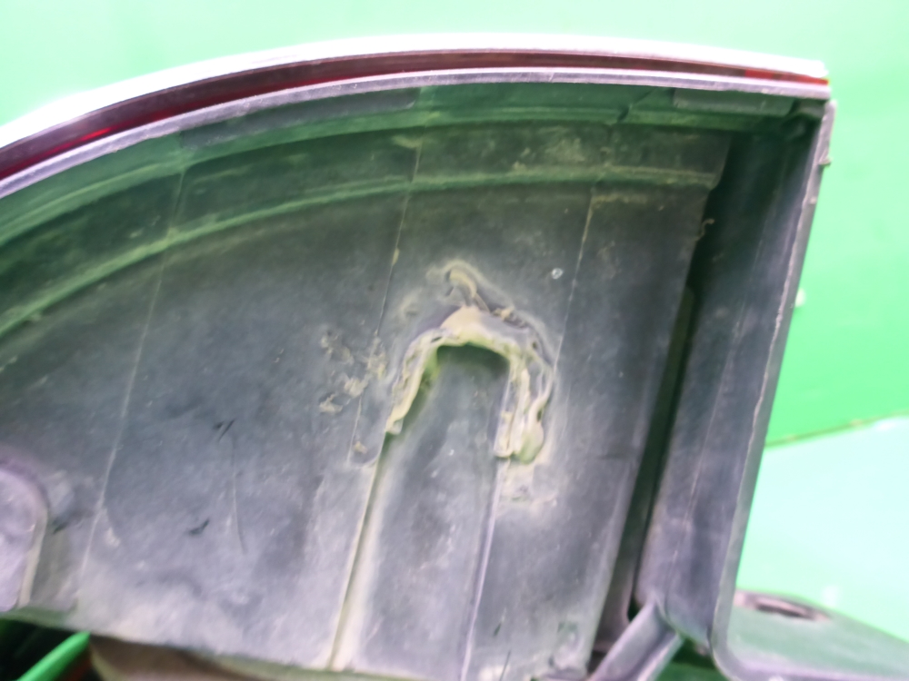 Фонарь задний наружный левый