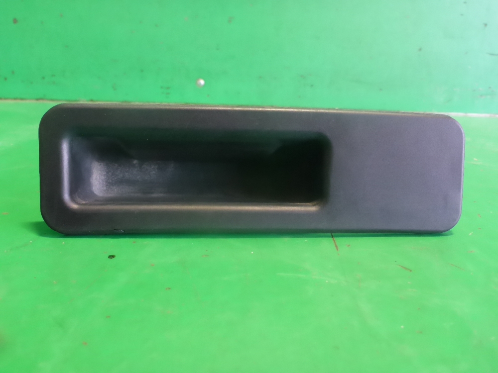 Кнопка открывания багажника