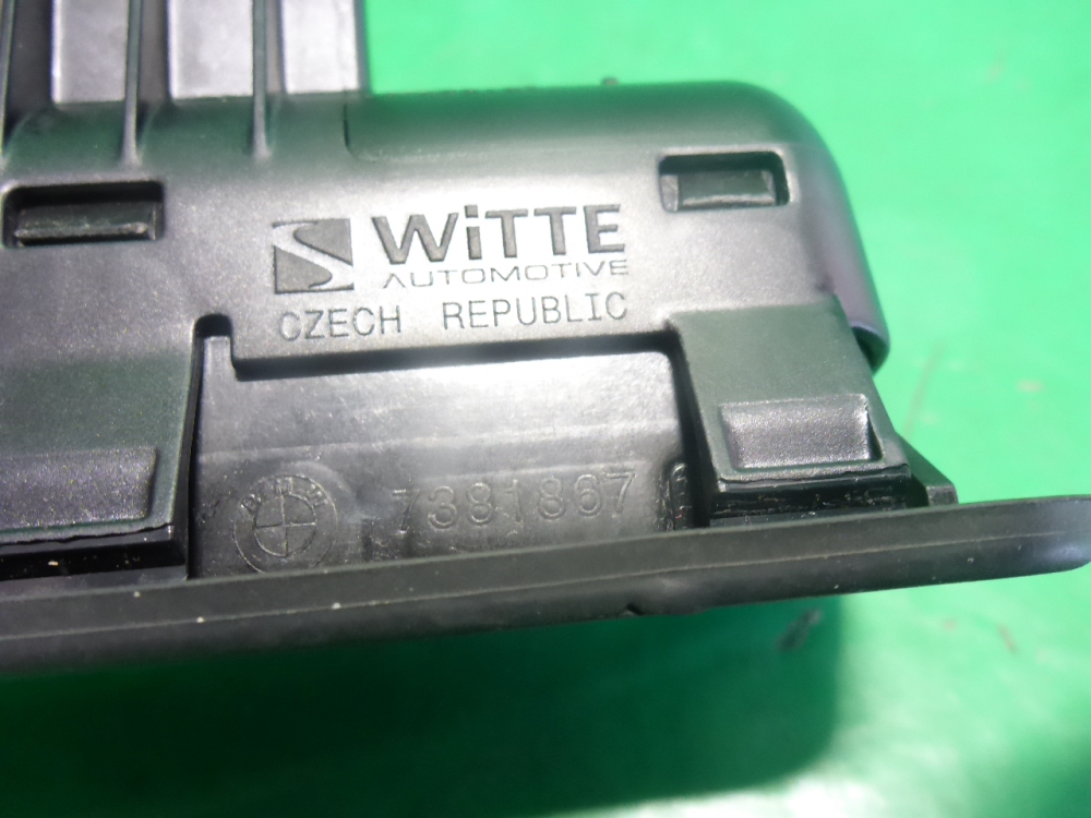 Кнопка открывания багажника