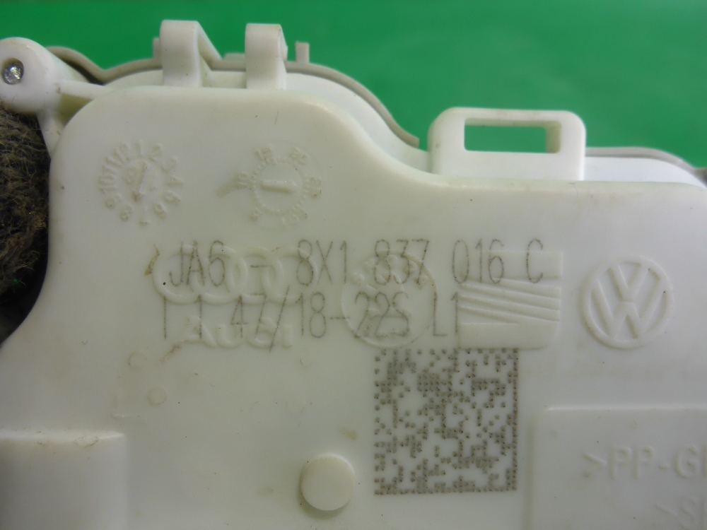 Замок двери передней правой