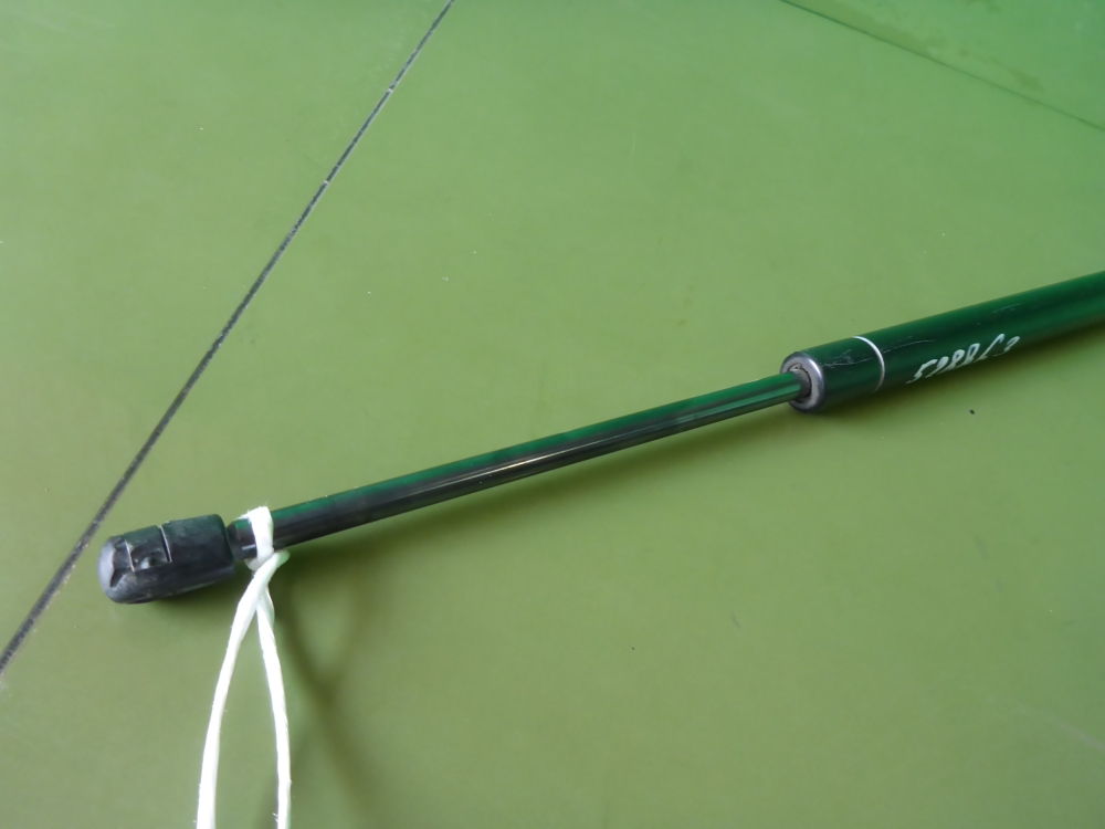 Амортизатор двери багажника