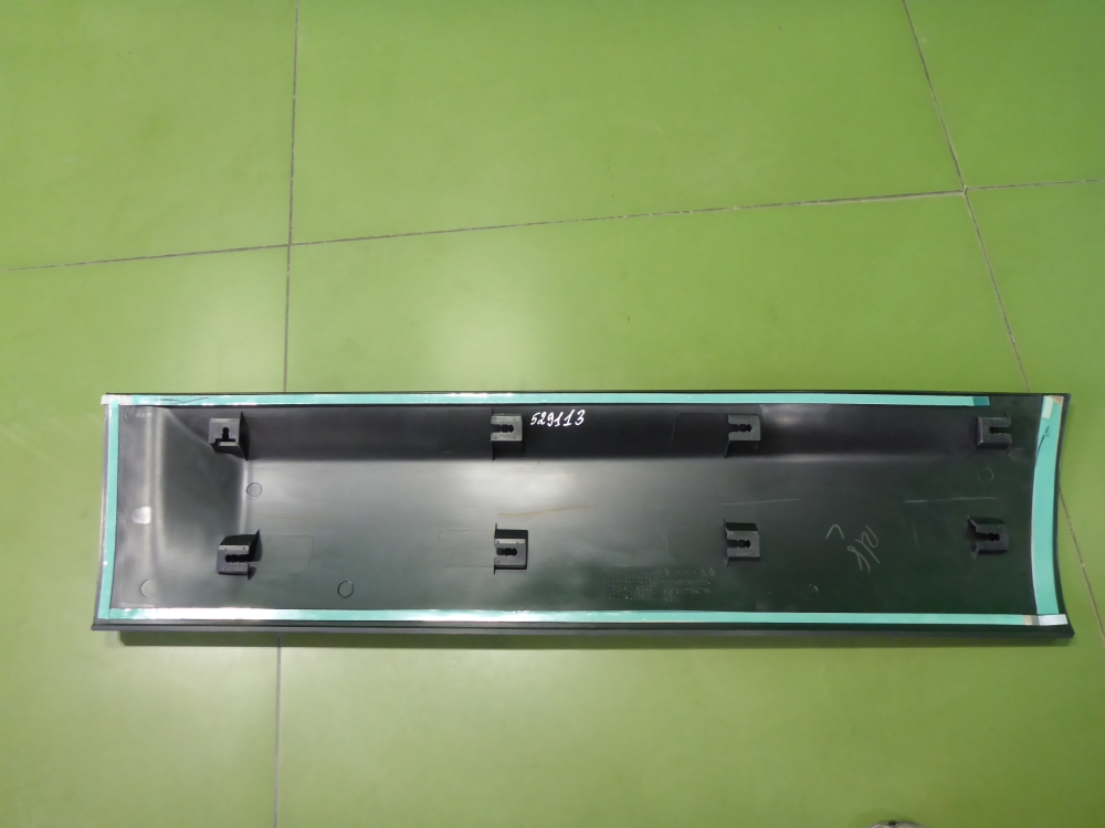 Накладка двери задней правой