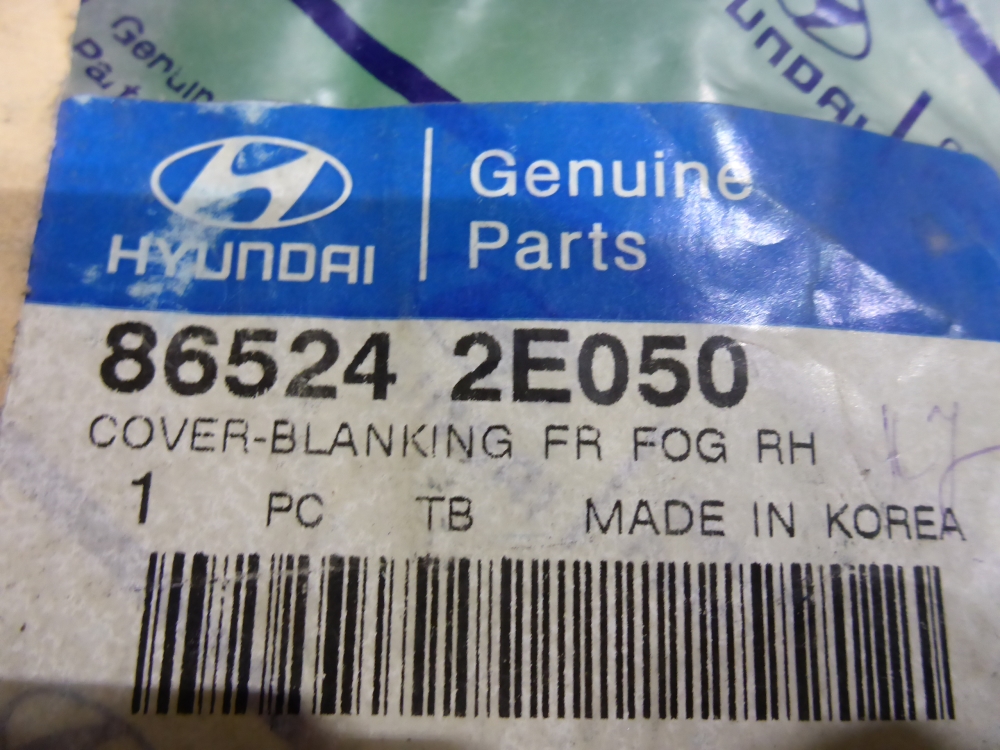 Заглушка бампера правая