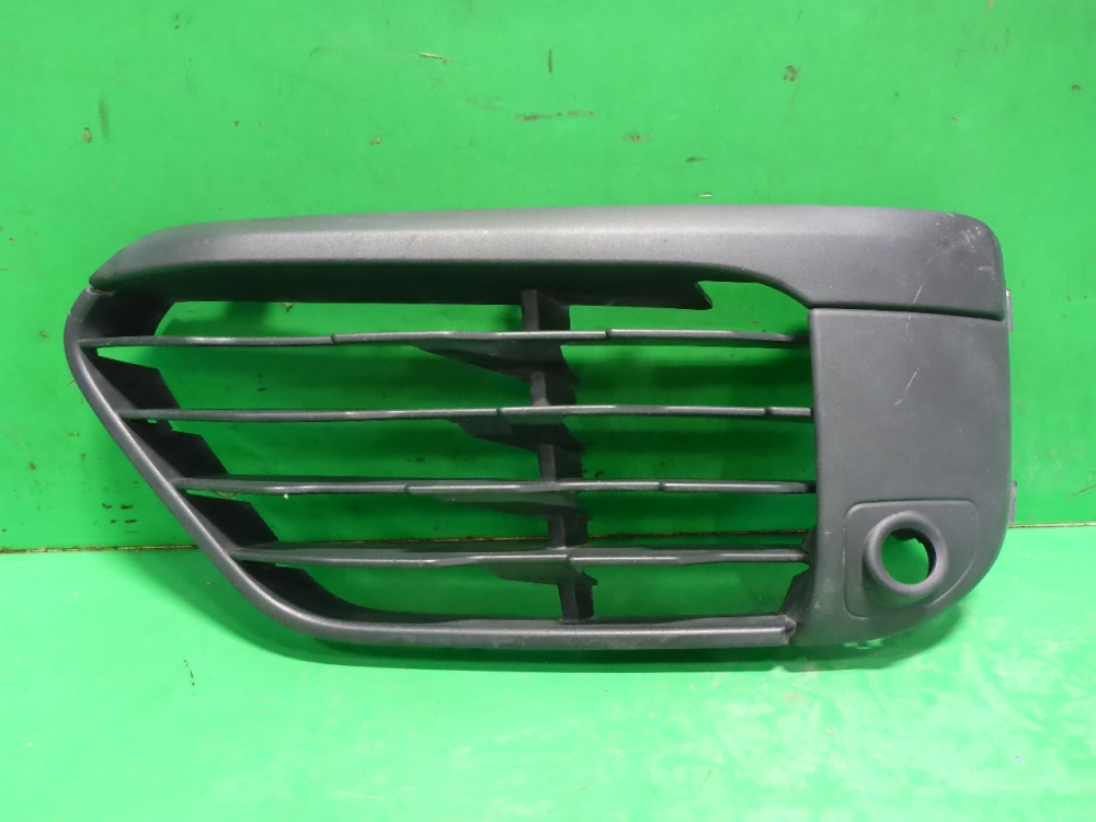 Решетка в бампер левая