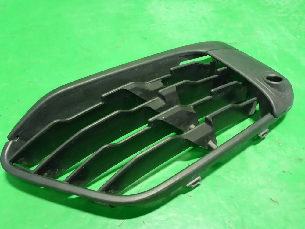 Решетка в бампер левая