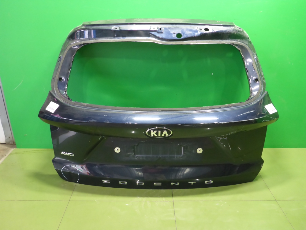 Дверь багажника