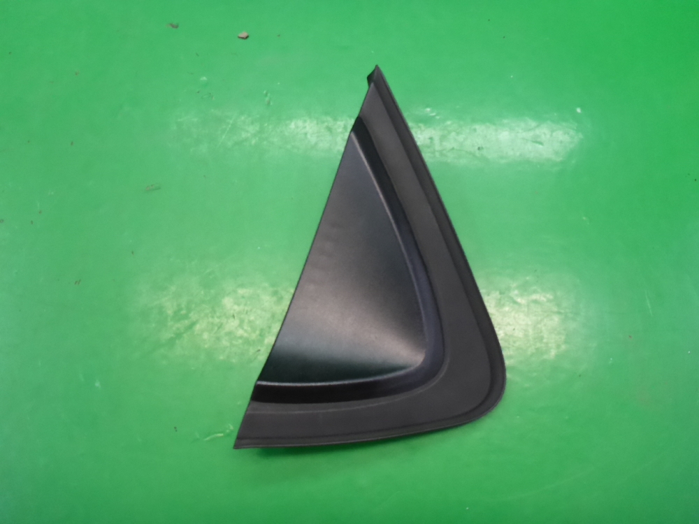 Накладка заднего крыла левого