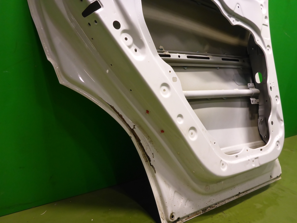 Дверь задняя левая