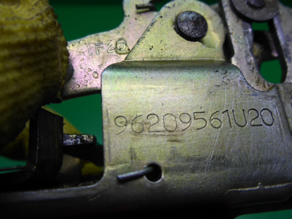 Замок двери задней левой