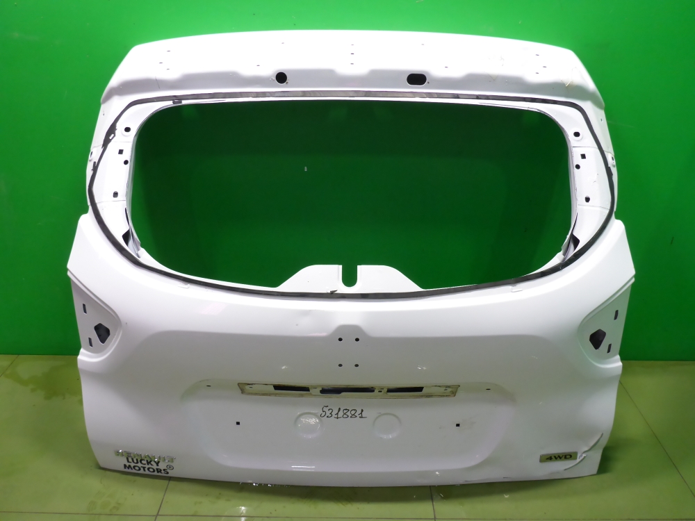 Дверь багажника