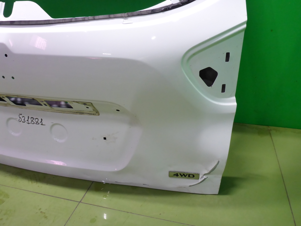 Дверь багажника