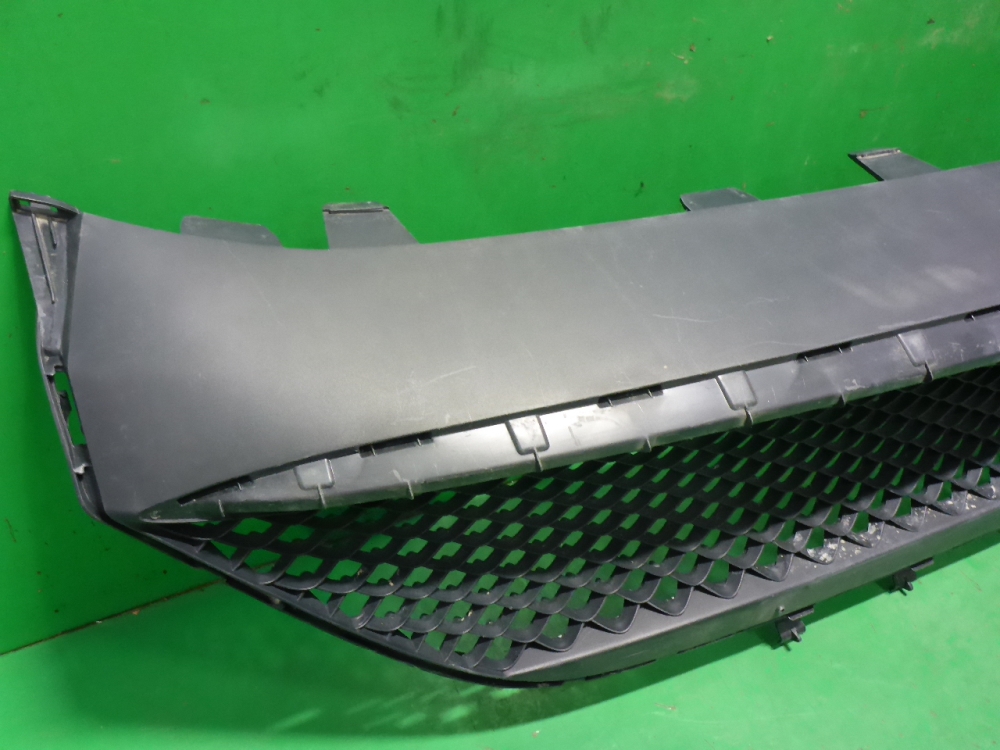Решетка в бампер центральная