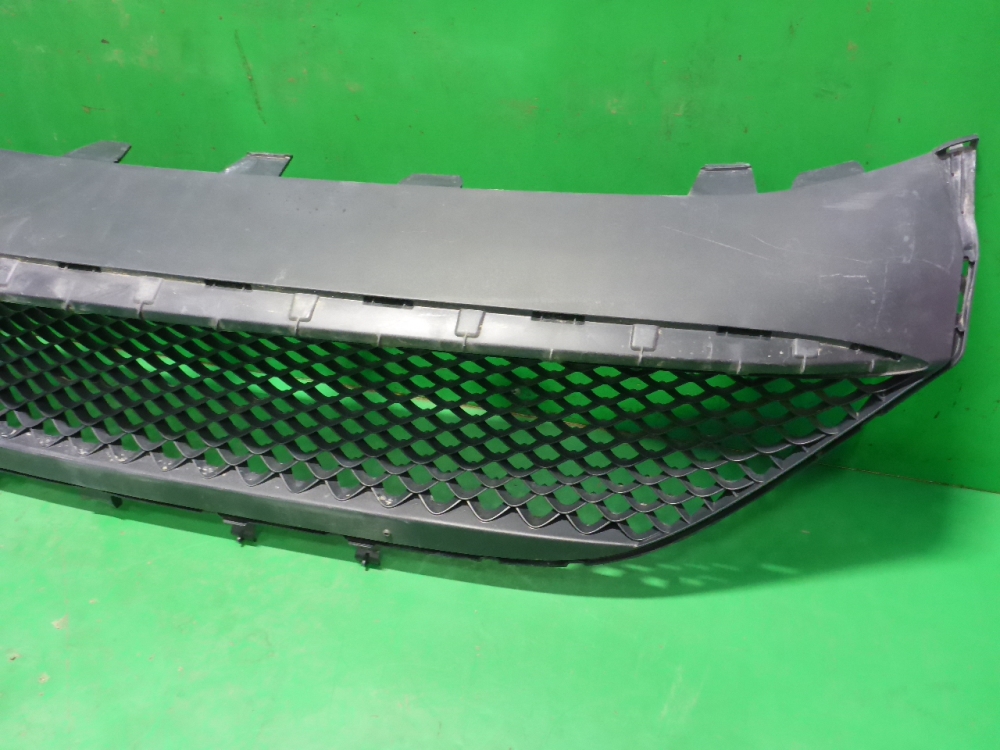 Решетка в бампер центральная