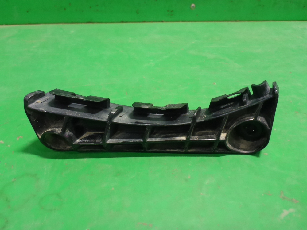 Кронштейн переднего бампера правый