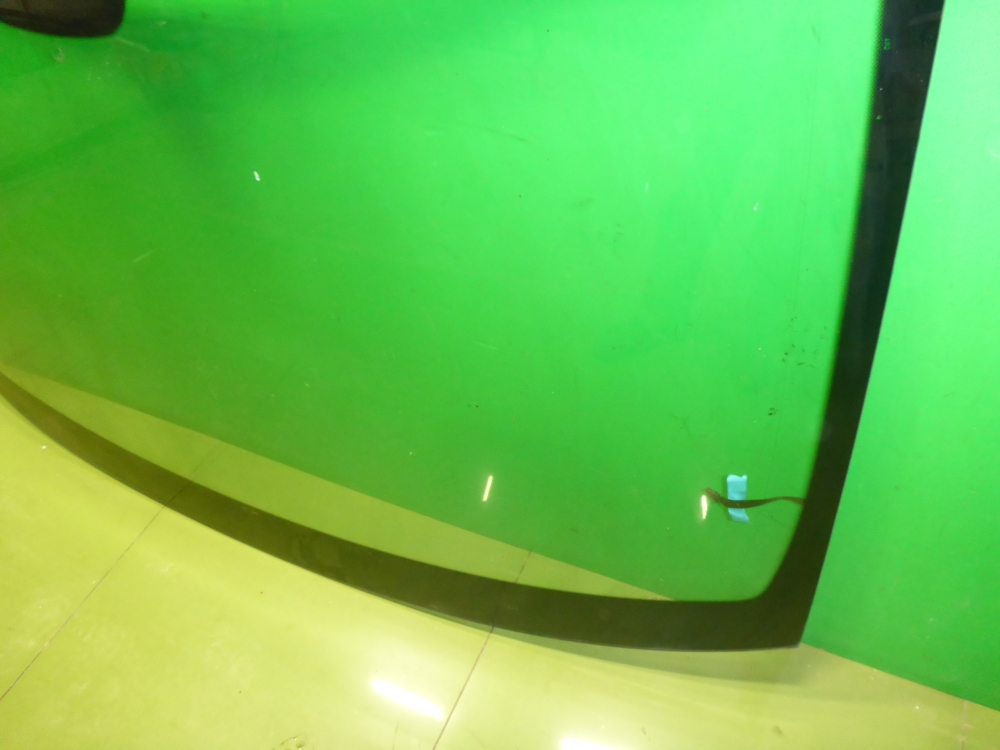 Стекло лобовое