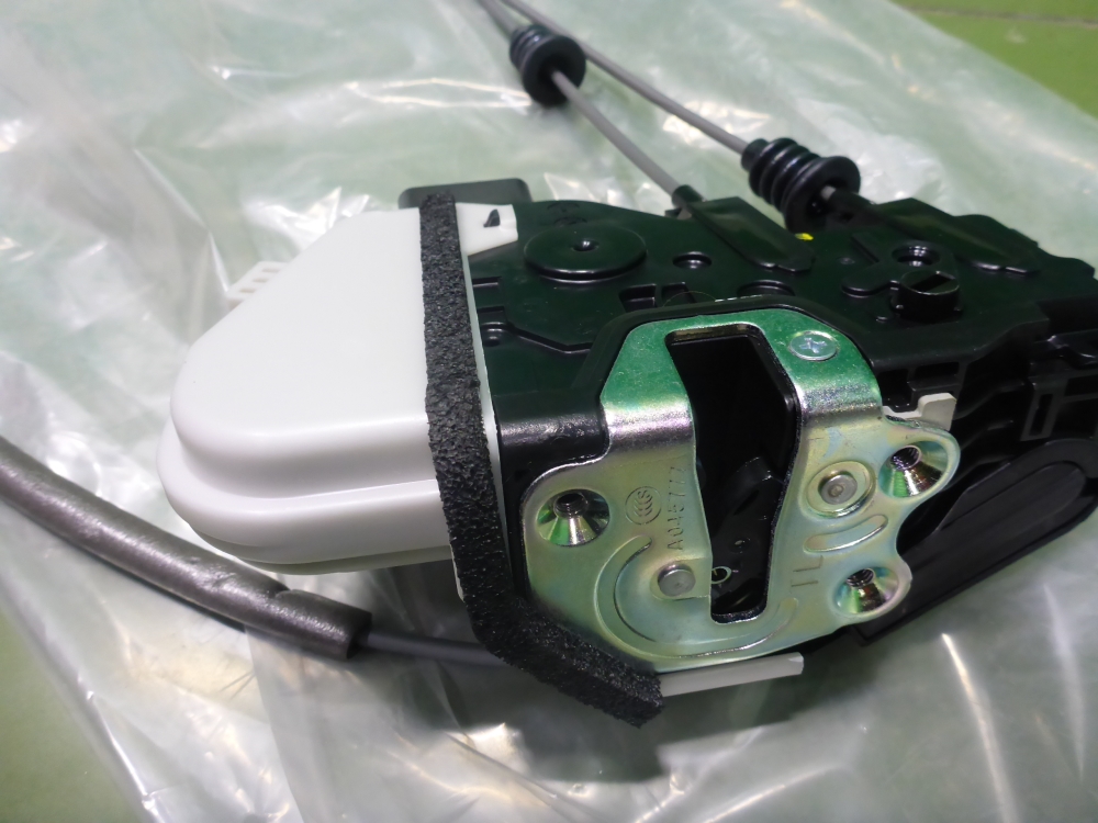 Замок двери задней левой