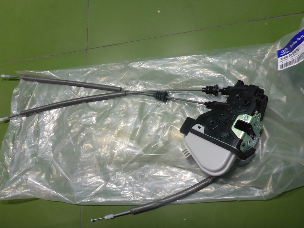 Замок двери задней левой