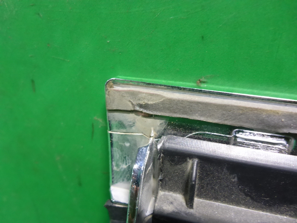 Накладка двери передней левой