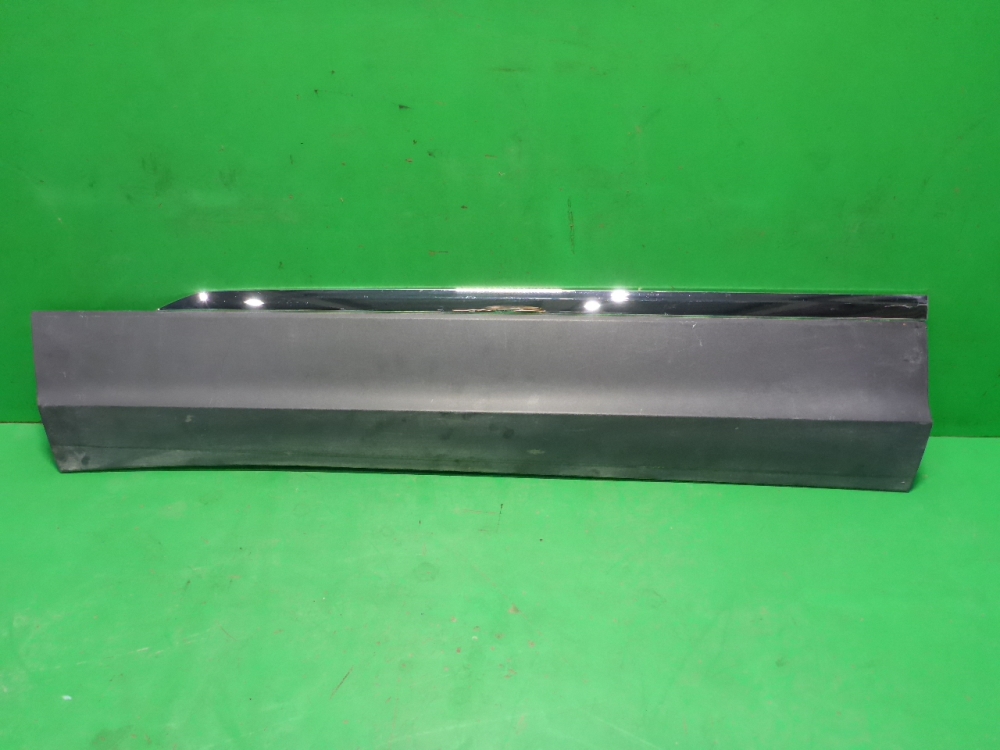 Накладка двери передней левой