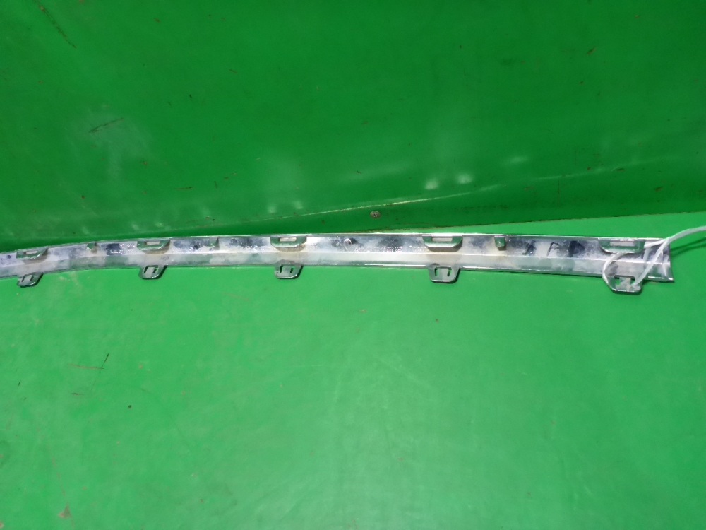 Накладка переднего бампера центральная