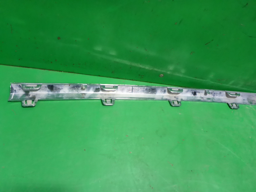 Накладка переднего бампера центральная