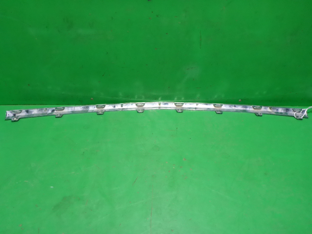 Накладка переднего бампера центральная