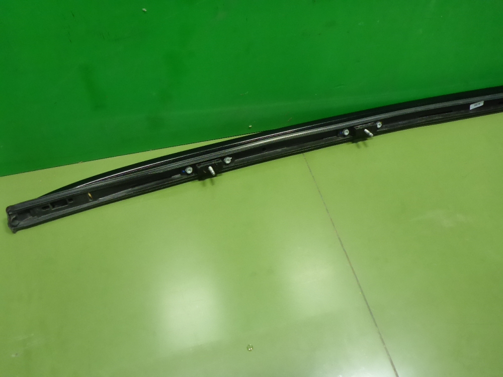 Рейлинг (релинг) левый (планка на крышу)