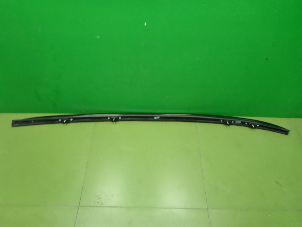 Рейлинг (релинг) левый (планка на крышу)