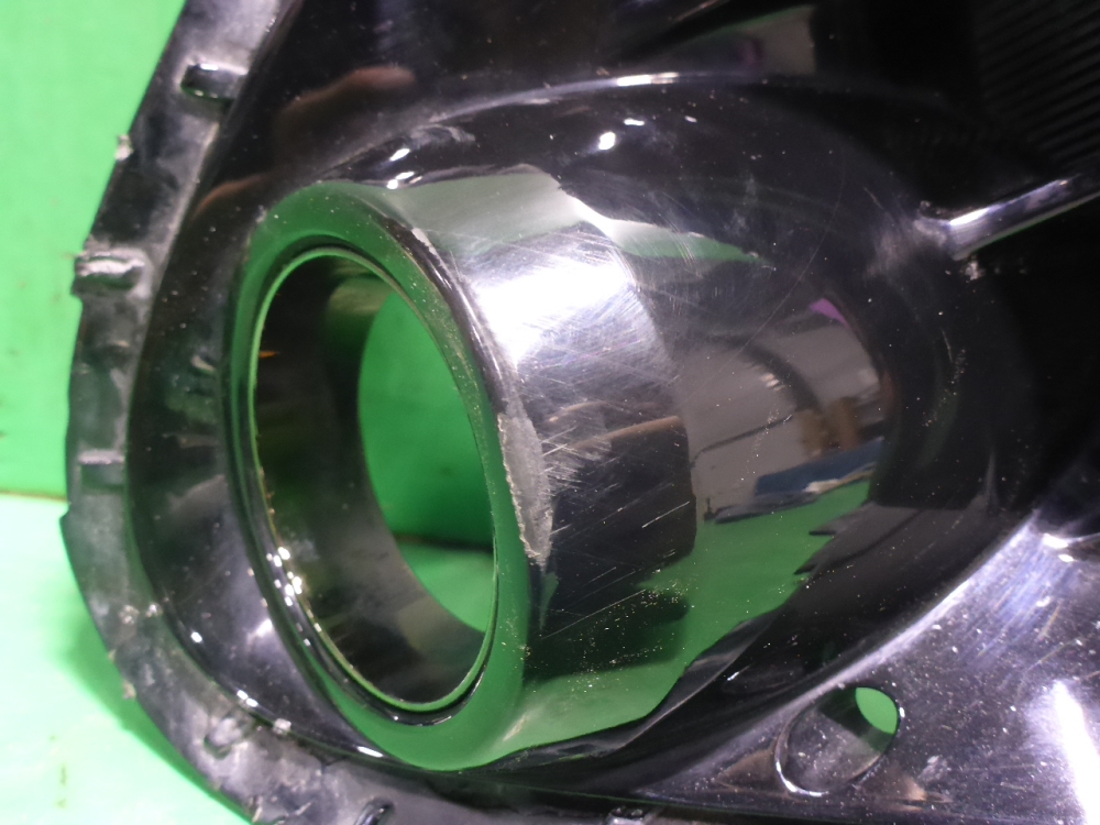 Рамка противотуманной фары левой