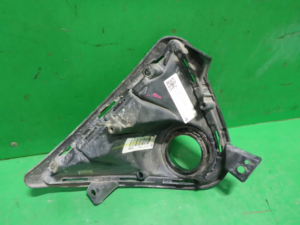 Рамка противотуманной фары левой