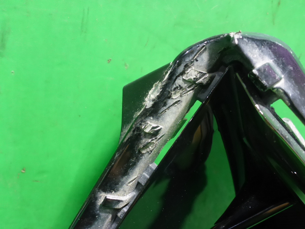 Рамка противотуманной фары левой