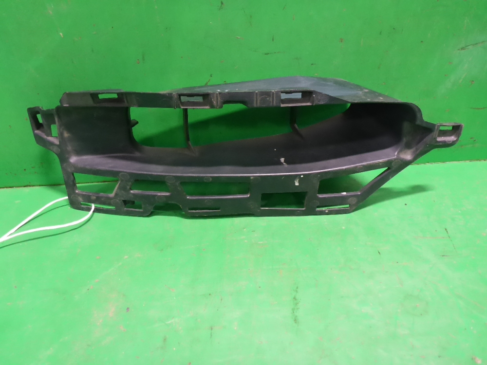 Кронштейн переднего бампера правый