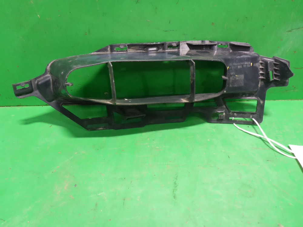 Кронштейн переднего бампера правый