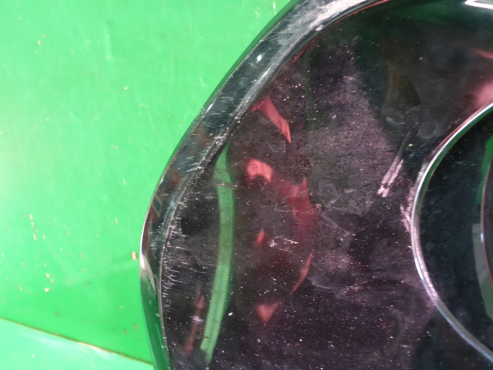 Рамка противотуманной фары левой