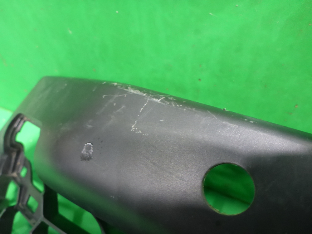 Решетка в бампер центральная