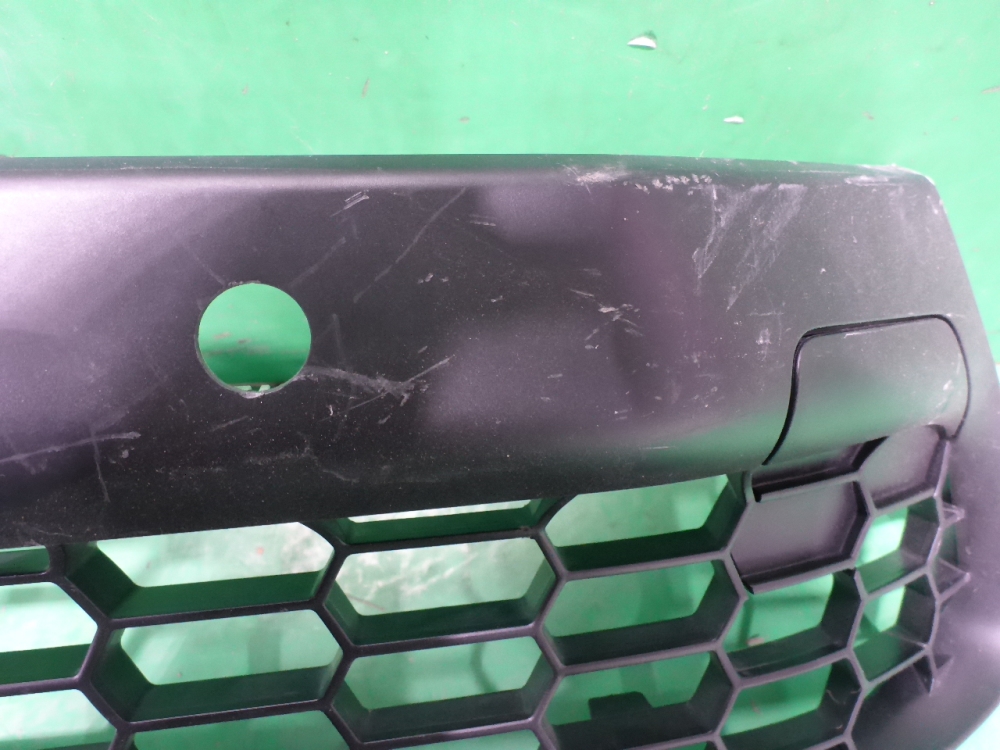 Решетка в бампер центральная