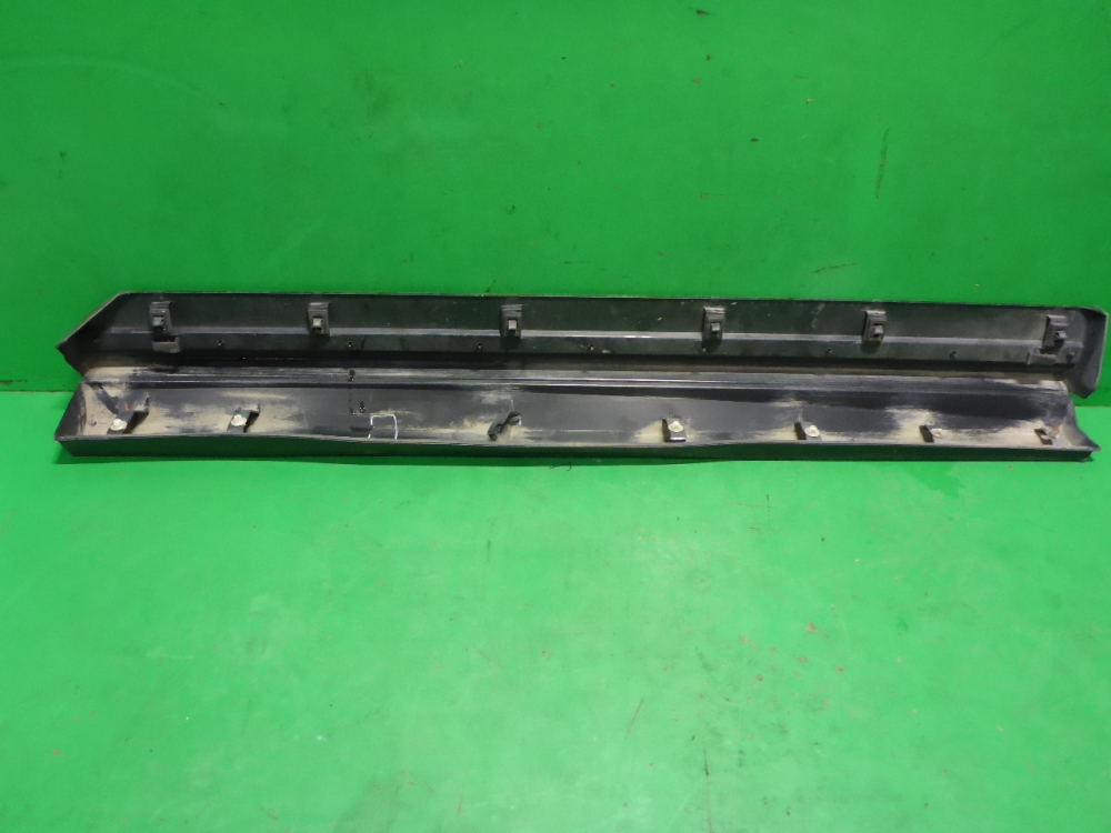 Накладка двери передней правой