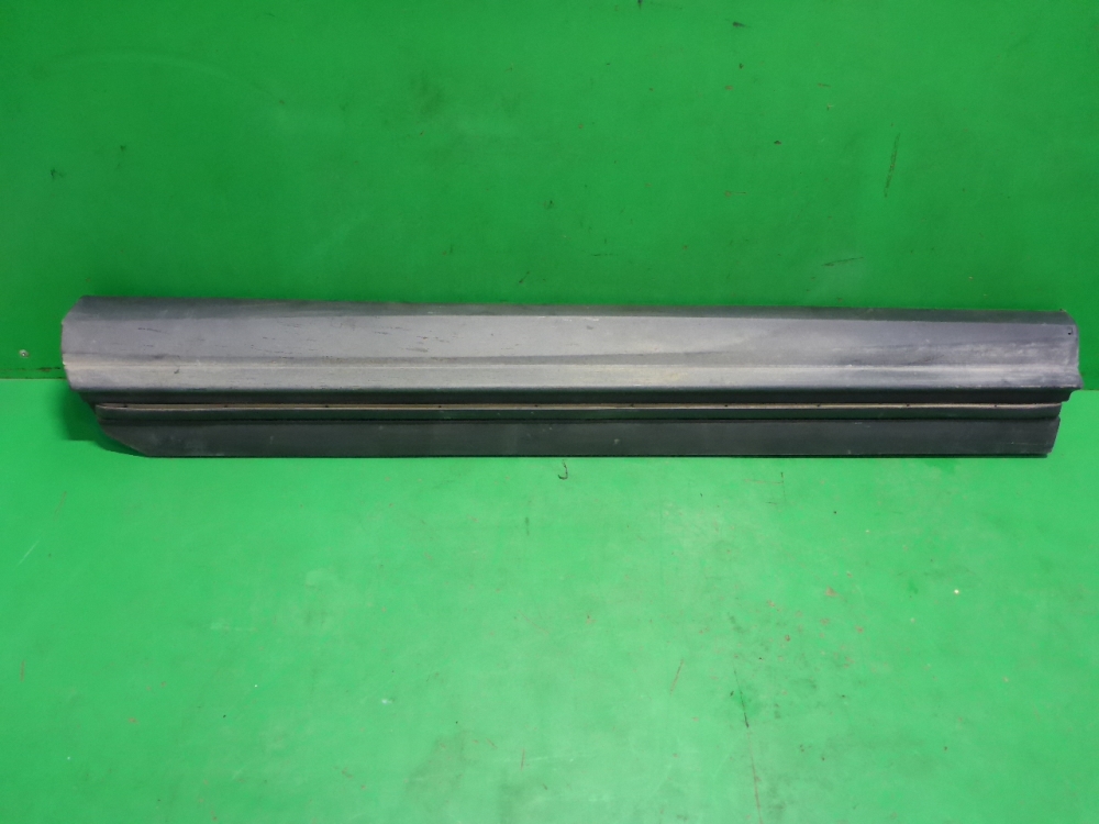 Накладка двери передней правой