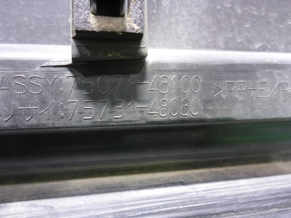 Накладка двери передней правой