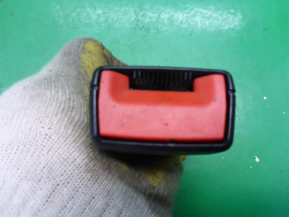 Ответная часть ремня безопасности