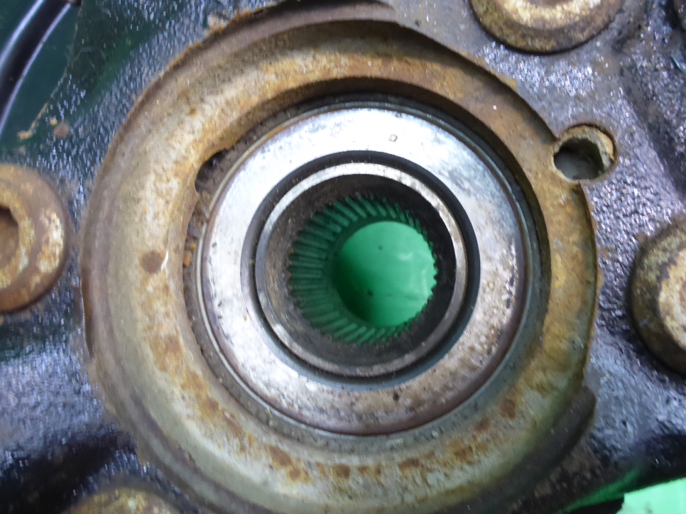 Кулак поворотный передний правый