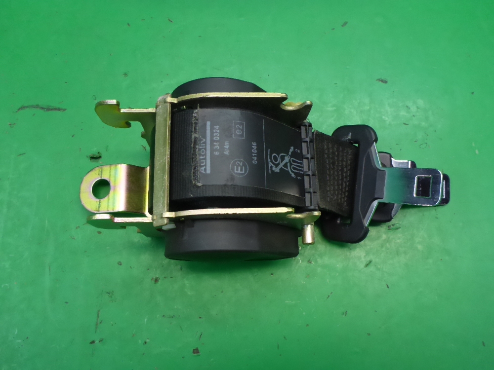 Ремень безопасности