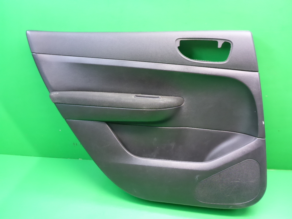 Обшивка двери задней левой