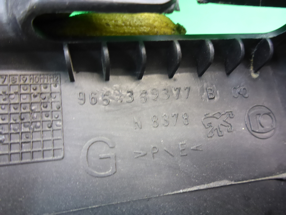 Держатель задней полки