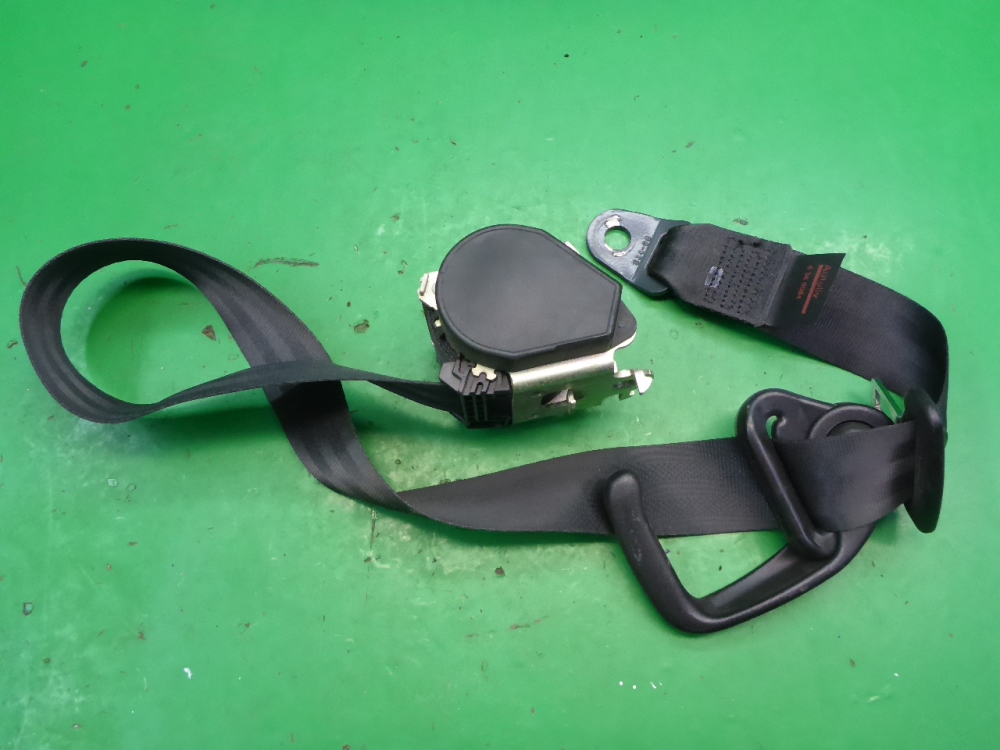 Ремень безопасности