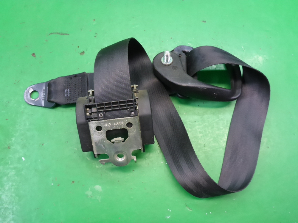 Ремень безопасности